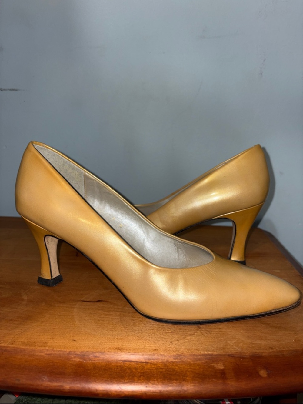 Vintage Liz Claiborne Leather Pumps Size 9 Made in Spain: Yellow Gold